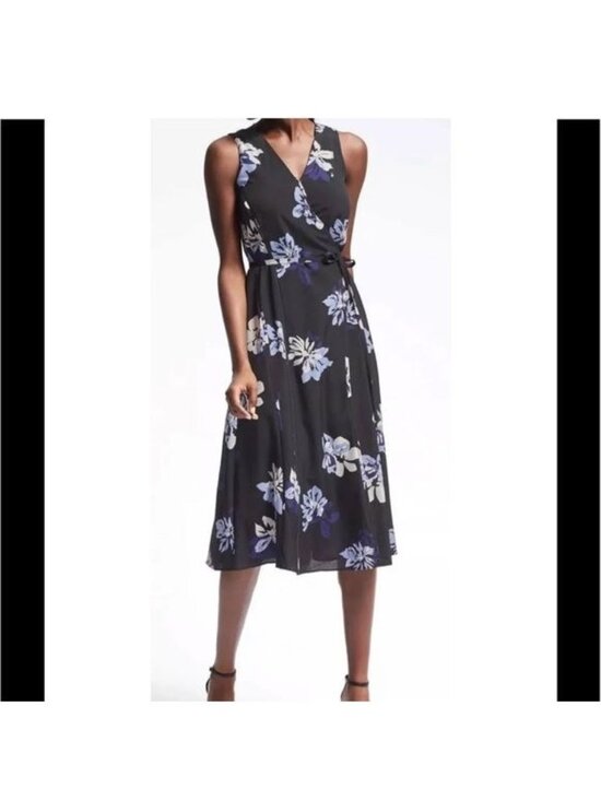 Banana Republic Dresses & Skirts - Banana Republic women’s wrap dress Size XS  black floral print sleeveless